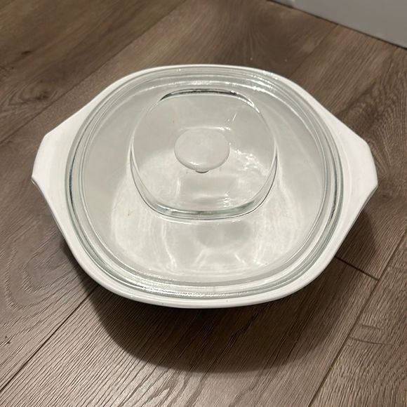 Libby’s 2 quart casserole dish with lid - Picture 2 of 7